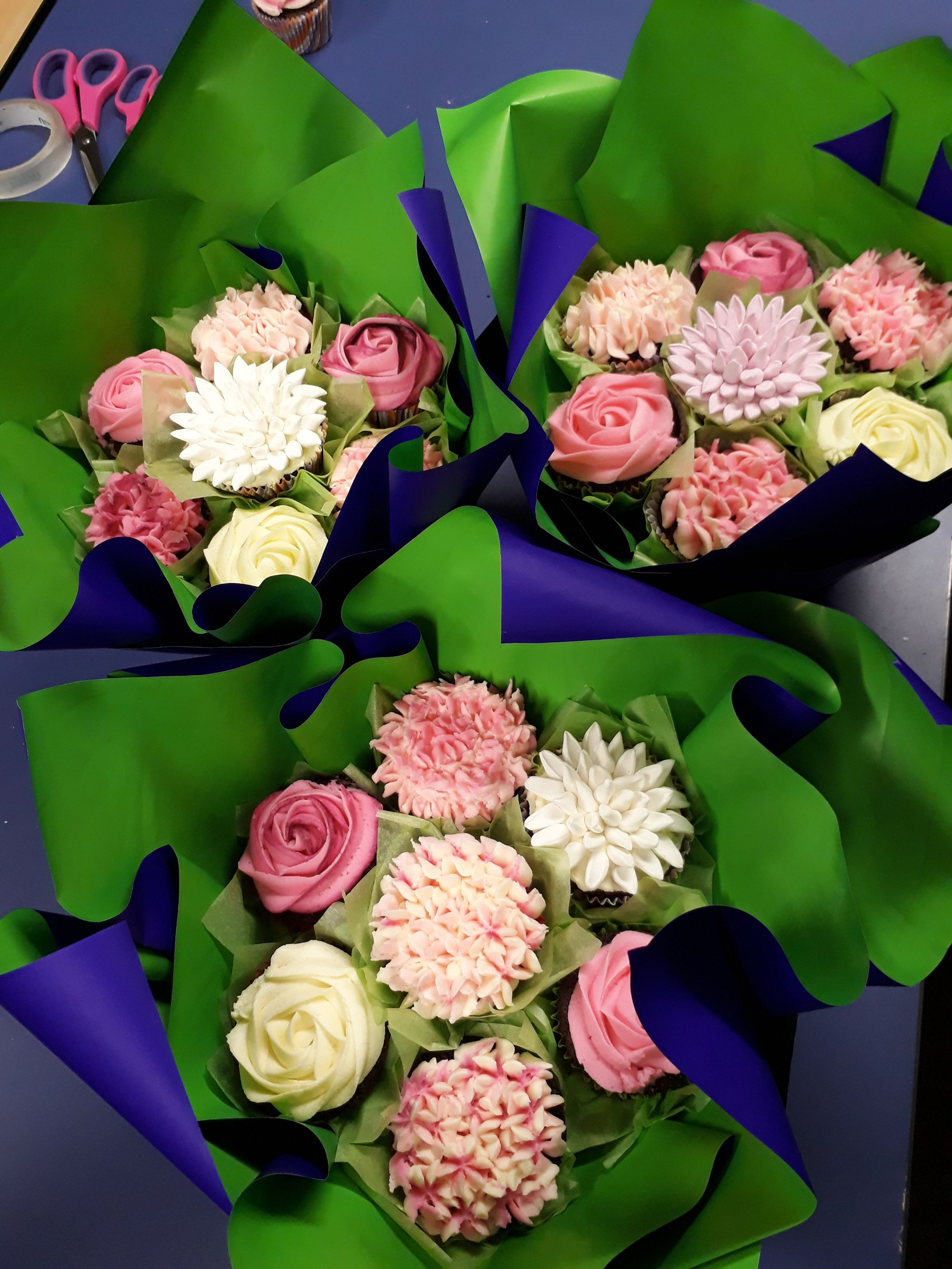 Cake Decorating Create a Cup Cake Bouquet