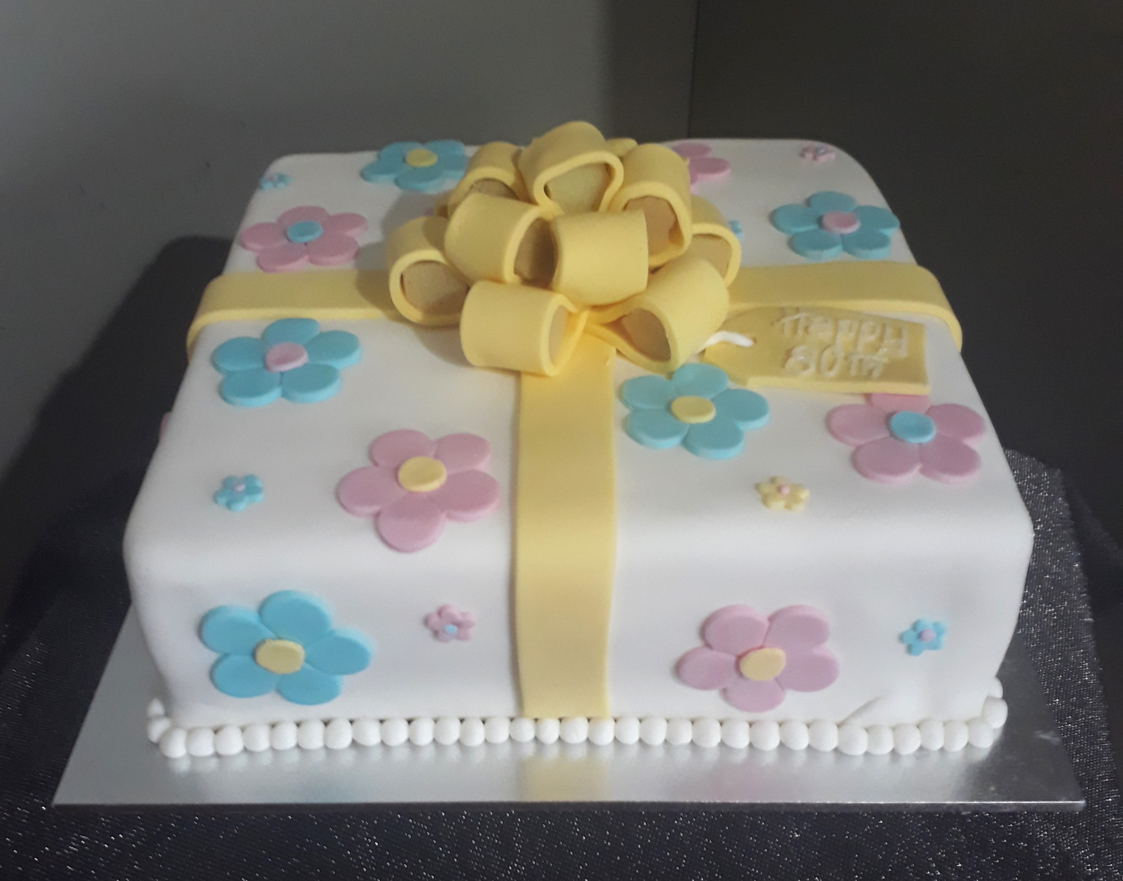 Cake Decorating - Cover a Square Cake including Bow